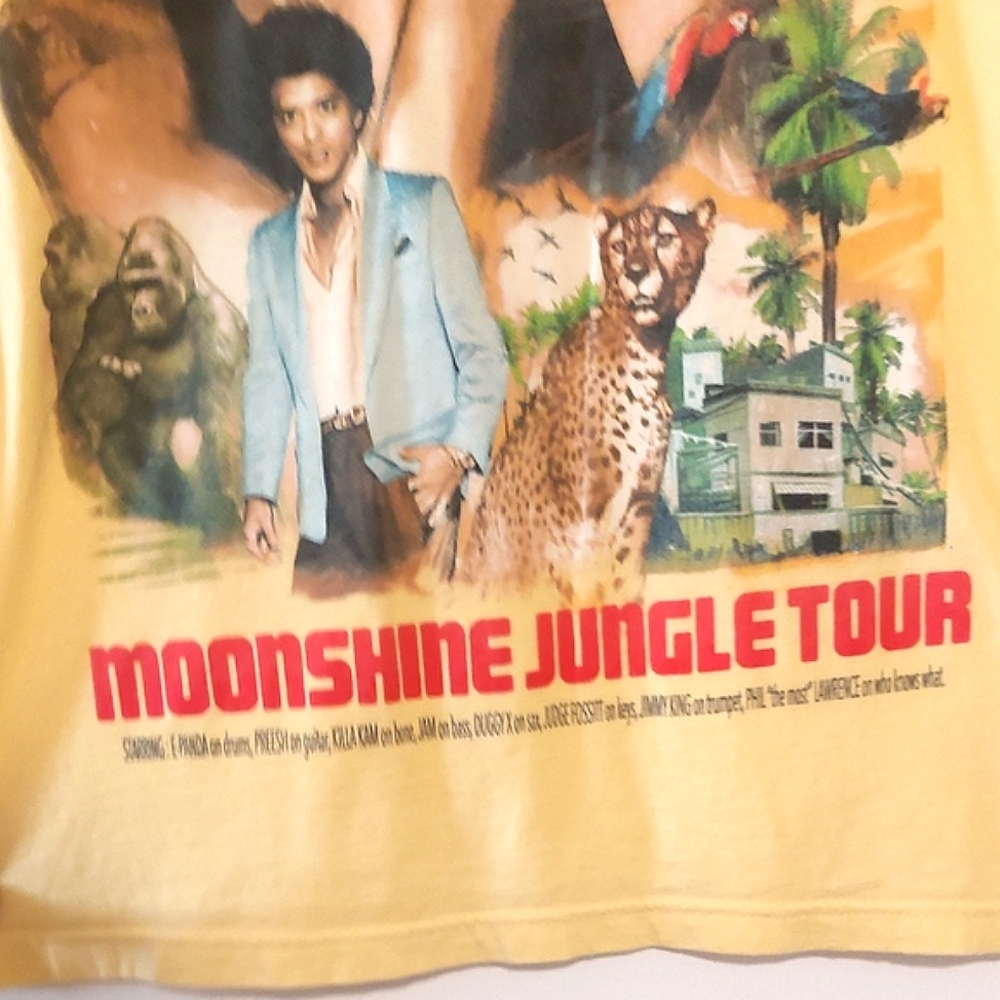 Bruno Mars Moonshine Jungle Tour Yellow SS Graphic Band T-Shirt EUC Size S - Picture 3 of 6